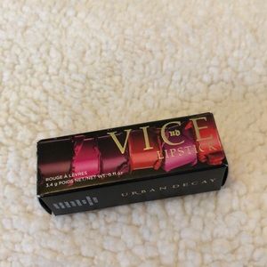 NIB Urban Decay Vice Lipstick in “Tryst”